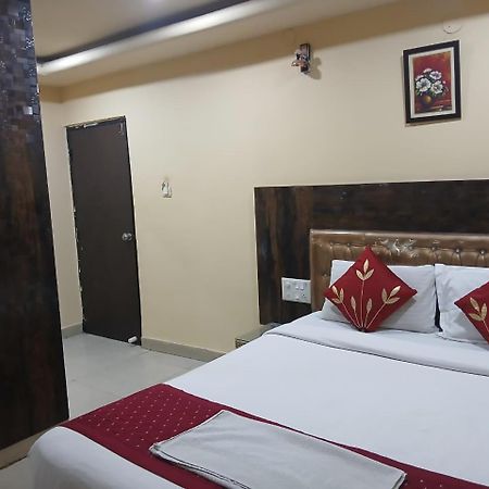 Blossoms Room Holiday Inn- Lakdikapul Hyderabad Exteriör bild