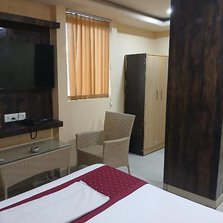Blossoms Room Holiday Inn- Lakdikapul Hyderabad Exteriör bild