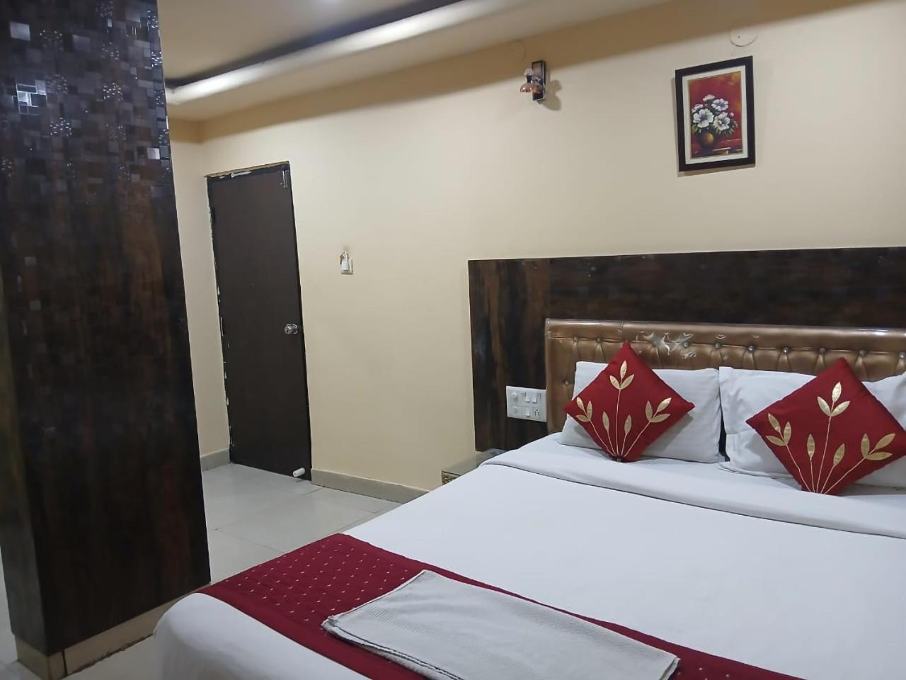 Blossoms Room Holiday Inn- Lakdikapul Hyderabad Exteriör bild