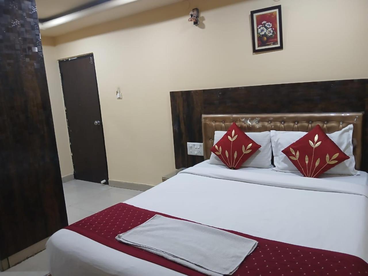 Blossoms Room Holiday Inn- Lakdikapul Hyderabad Exteriör bild