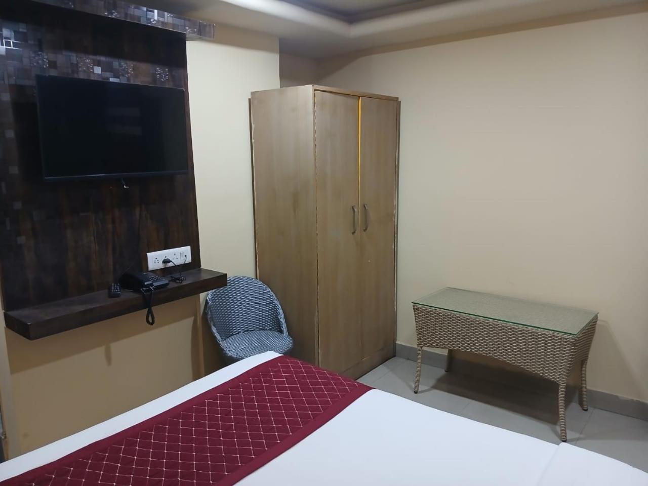 Blossoms Room Holiday Inn- Lakdikapul Hyderabad Exteriör bild