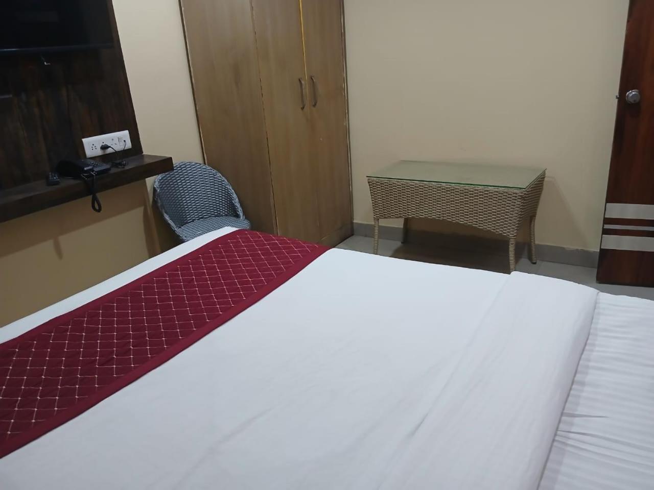 Blossoms Room Holiday Inn- Lakdikapul Hyderabad Exteriör bild