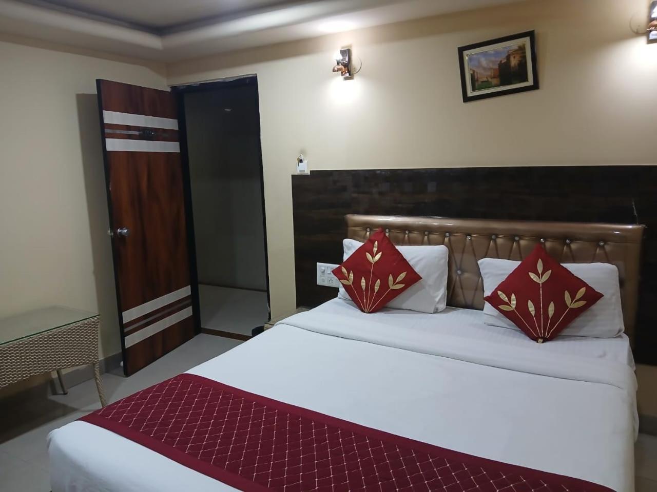 Blossoms Room Holiday Inn- Lakdikapul Hyderabad Exteriör bild