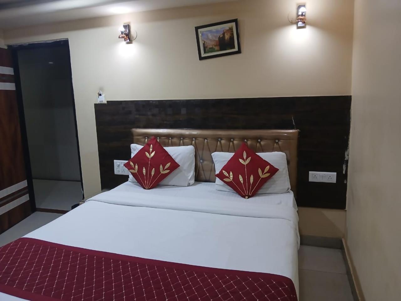 Blossoms Room Holiday Inn- Lakdikapul Hyderabad Exteriör bild