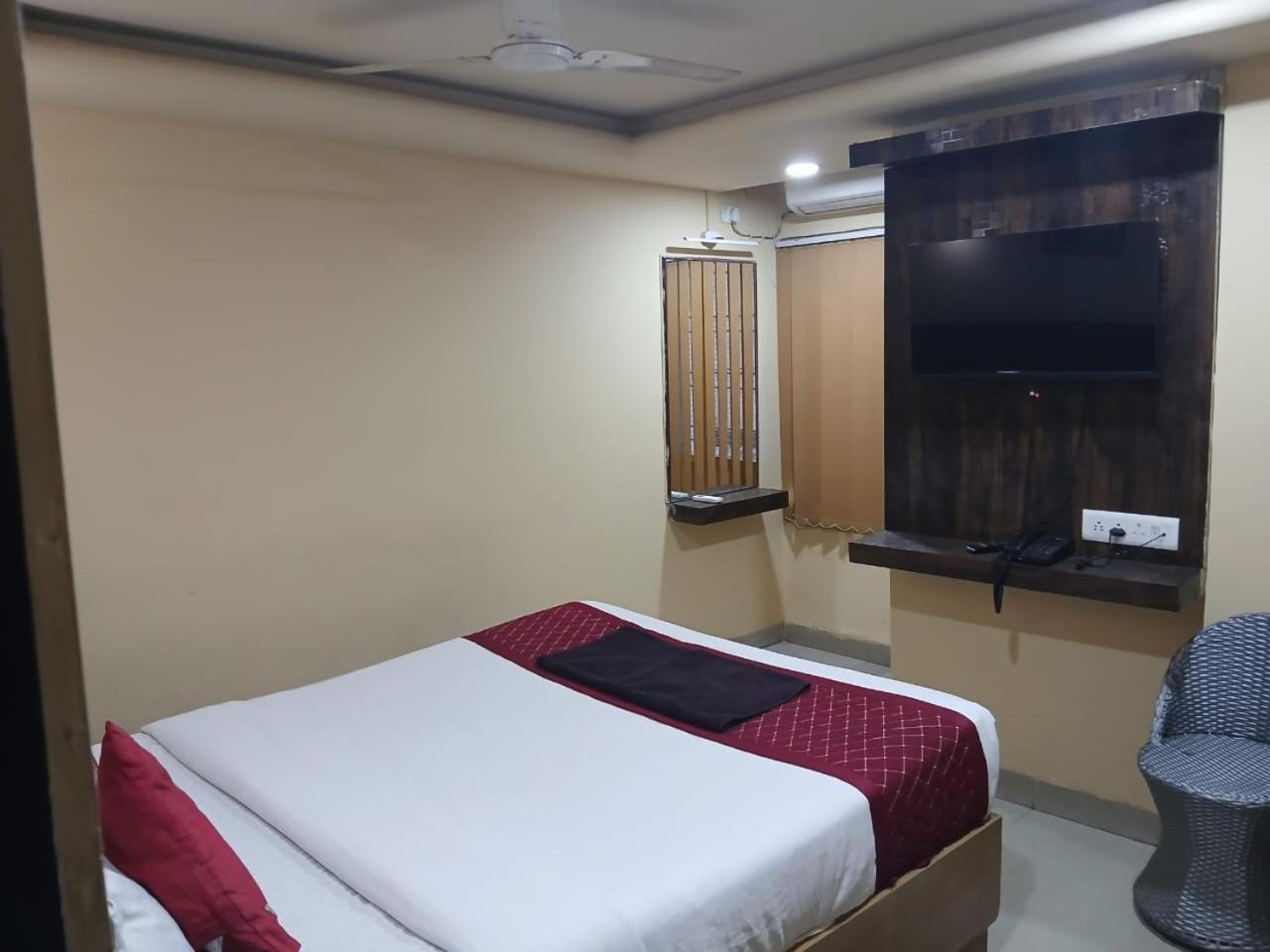 Blossoms Room Holiday Inn- Lakdikapul Hyderabad Exteriör bild
